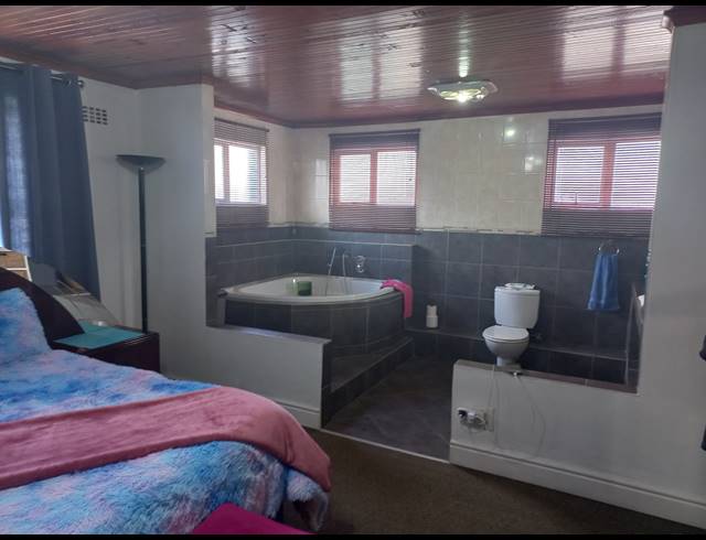 4 BEDROOM HOUSE FOR SALE IN WESTRIDGE